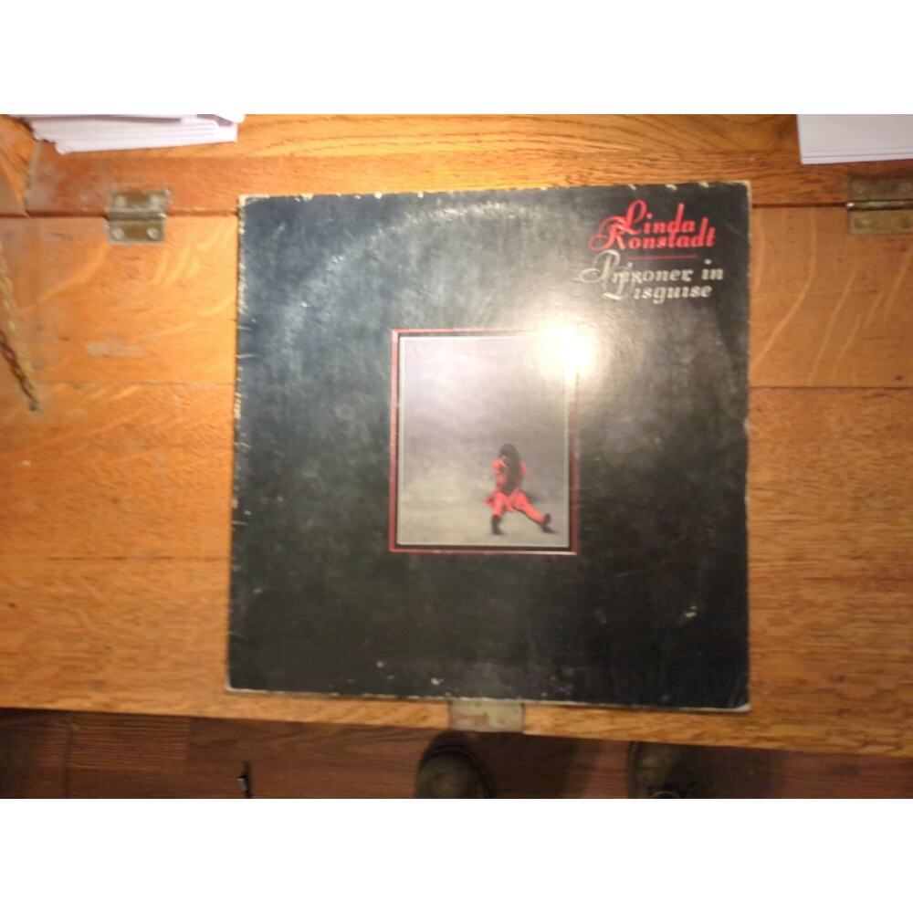 Linda Ronstadt – Prisoner In Disguise - Asylum Records – 7E-1045 - 1975 - Vinyl